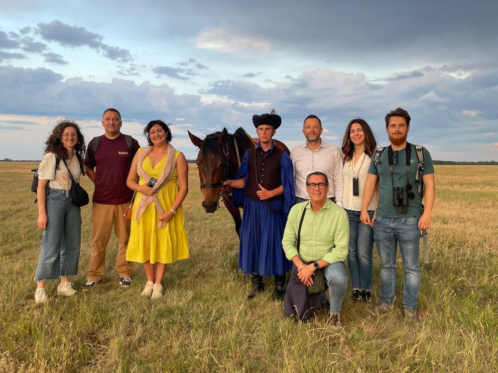 La delegazione marchigiana nel Parco nazionale di Hortobágy L'immagine ritrae la delegazione marchigiana nel Parco nazionale di Hortobágy