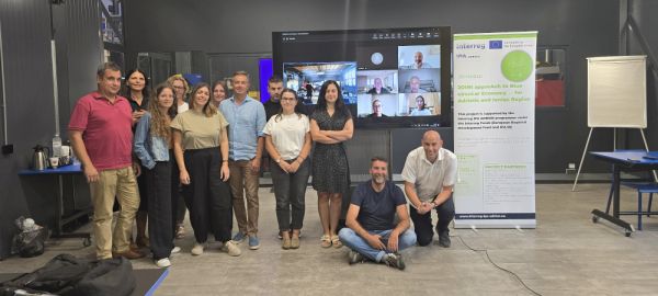 L'immagine ritrae il team JOINABLE al completo, con i partecipanti presenti in sala e collegati da remoto